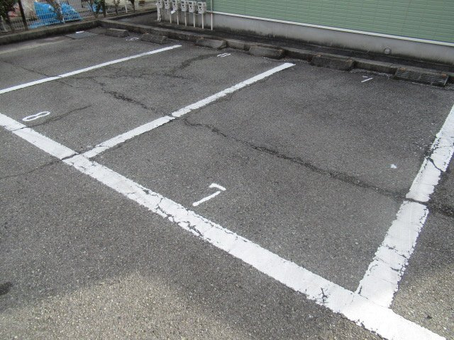 サンエイトＣの駐車場