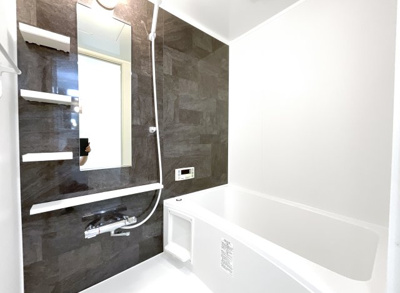 【浴室】 | コスモウイング宇治 | お風呂が新品で綺麗だと、ご家族でお引越しをしてきた日は特に嬉しいですね。1日の疲れをゆっくり癒して頂けます。