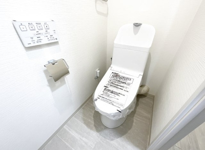 【トイレ】 | コスモウイング宇治 | 衛生面では一番気になるトイレも、ご安心下さい。新品をご用意しております。