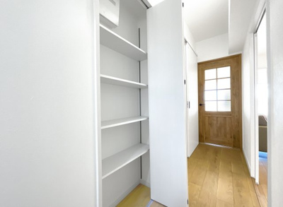 【収納】 | コスモウイング宇治 | 廊下部分に収納がございます。収納は多い方が助かりますね！