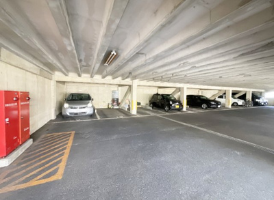 【駐車場】 | コスモウイング宇治 | 【駐車場①】現在、駐車場の空きがございます《駐車場代：8000～9000円》※駐車場等の《空き状況》や《料金》は変動の可能性あり〈随時確認要〉