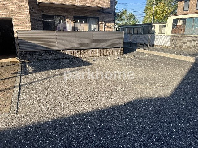 フォブール泉川の駐車場