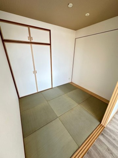 【和室】 | フィオレ高石 | 4帖の琉球畳の和室になります