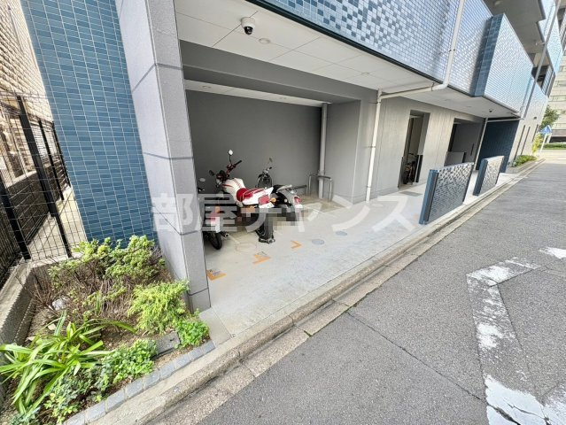 プレサンス新栄リベラの駐車場