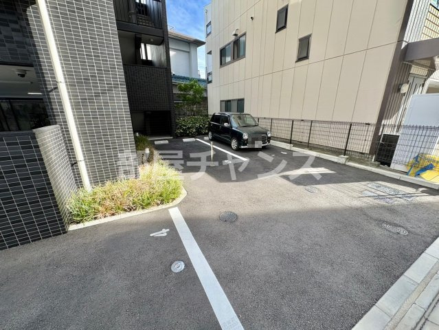 プレサンス新栄アーバンフローの駐車場