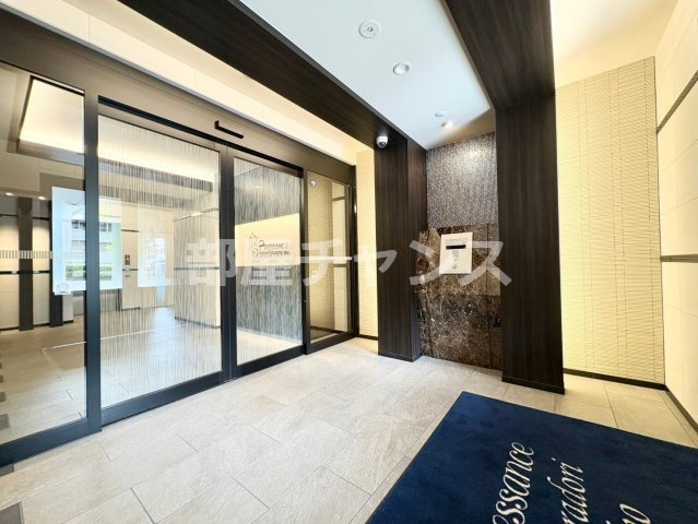 プレサンス桜通ベルノのエントランス