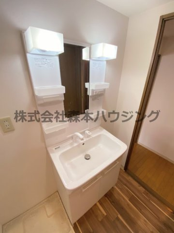 【独立洗面台】 | 　メゾンバニNo.1 | 朝の支度にも助かる、独立の洗髪洗面化粧台