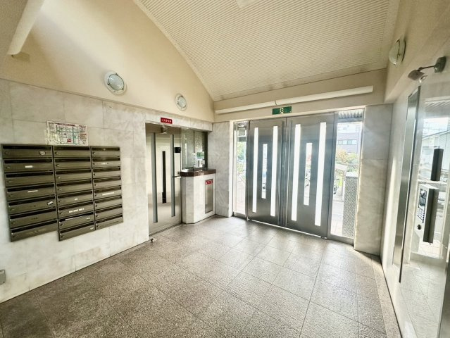 ナイスアーバン新寺小路のエントランス