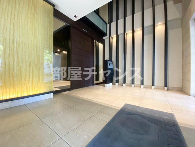 カスタリア新栄IIのエントランス