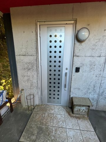 勝浦市吉尾　オール電化中古戸建の玄関