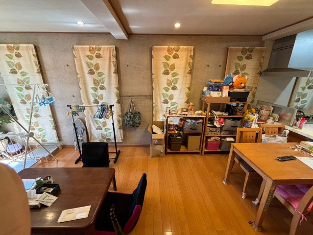 勝浦市吉尾　オール電化中古戸建の居間・リビング