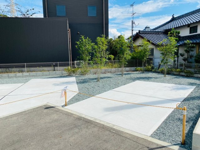 ケイアイテラス／東区下江津／4号棟の駐車場|駐車場は平置きで２台
