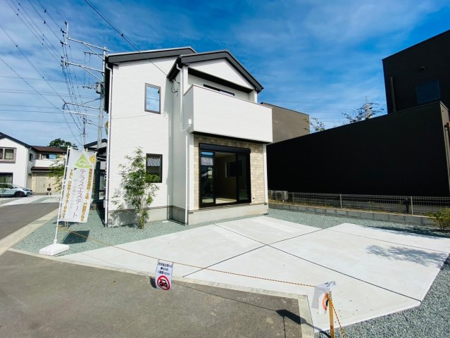 ケイアイテラス／東区下江津／4号棟の外観|駐車スペースを含む外観