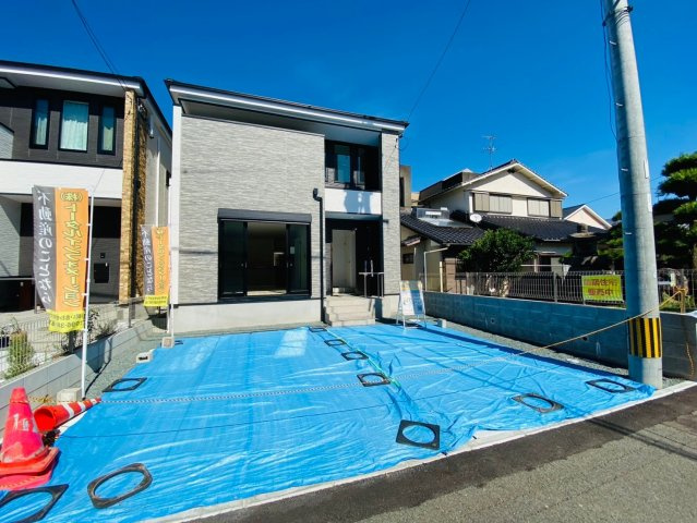 ケイアイグレイス／中央区大江1期／２号棟の前面道路含む現地写真|駐車場は平置きで２台