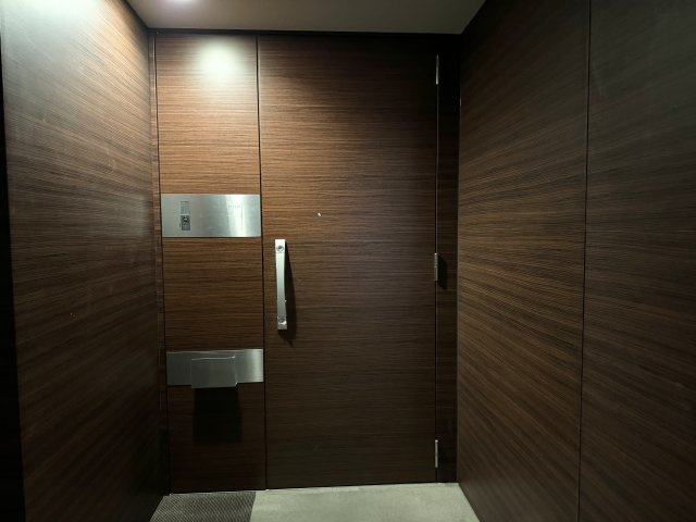 ワールドシティタワーズブリーズタワーの玄関