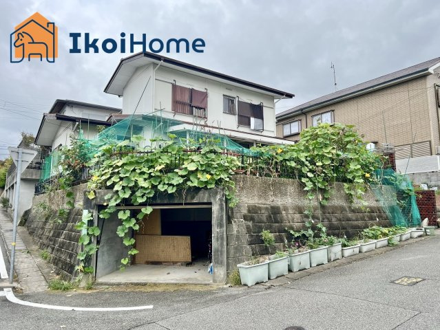 神戸市西区富士見が丘2丁目　中古一戸建の玄関|弊社独自で毎月５組限定「人気オプション３点パック」カーポート・バルコニー・ウッドデッキを１万円で取付