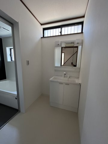 泉佐野市泉ケ丘２丁目戸建の独立洗面台