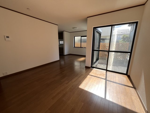 泉佐野市泉ケ丘２丁目戸建の居間・リビング