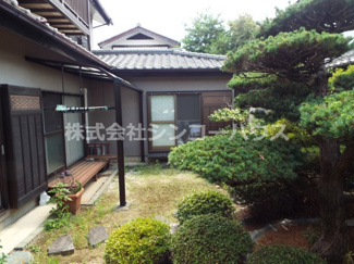 【外観】 | 立派な植栽があるお庭は風情を感じますね！