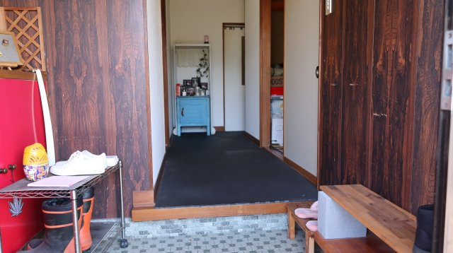 【中古】安曇野市穂高柏原の玄関