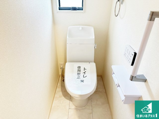 桜井市金屋　第6期　新築一戸建てのトイレ|1・2階の2ヶ所にあるので、朝の忙しい時間の順番待ちもなく、深夜の利用にも大変便利です。