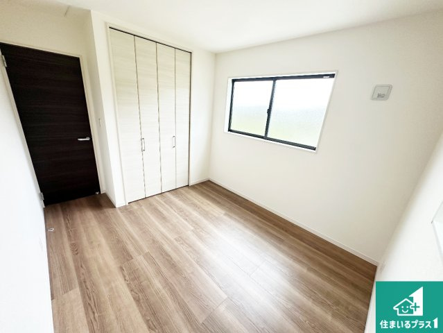 桜井市金屋　第6期　新築一戸建ての洋室|シンプルな洋室は、自分好みのインテリアが楽しめます♪ご家族とインテリアや家具を選びに行くのは新築購入時の醍醐味の一つです。ぜひお楽しみください♪