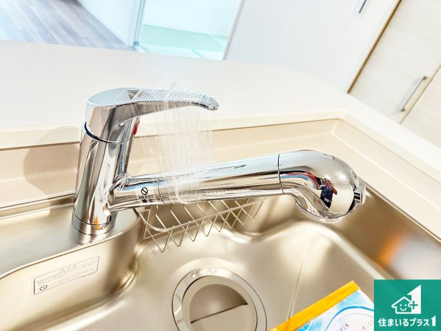 桜井市金屋　第6期　新築一戸建ての設備|浄水器を内蔵！炊飯時、お茶を作る時に安心してお水を使えます！お湯と冷水、浄水と原水、シャワーの切替えもワンタッチです！