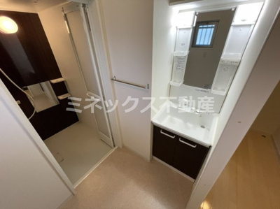【独立洗面台】 | ハーバーイースト | 同タイプのお部屋の写真。現況を優先します。