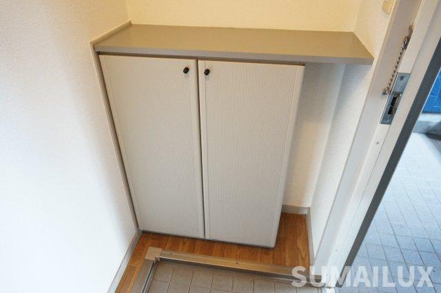 熊本市東区小山５丁目のアパートの玄関