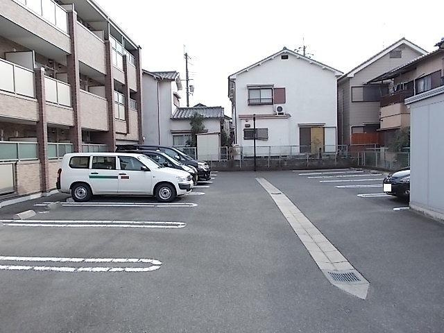 コーラル ガーデンの駐車場
