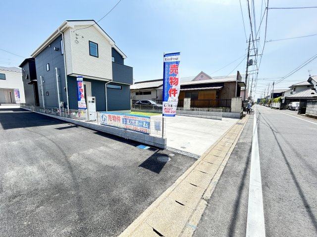 新築　高崎市江木町23-1期　LIGNAGE　３号棟の前面道路含む現地写真|東側接道幅員約5.3ｍ