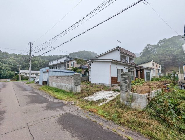 白糠町東3条北2丁目　古屋付土地の前面道路含む現地写真