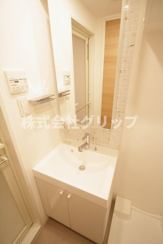 ZOOM横浜の独立洗面台