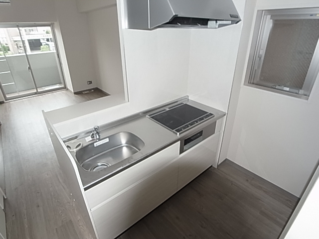 神戸市長田区北町１丁目の賃貸マンションのキッチン|システムキッチン（ＩＨ３口）