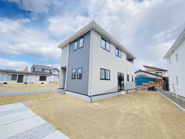 新築　伊勢崎市茂呂南町１期　１号棟の外観|現地写真　2025年2月完成予定！類似物件のご内覧等、お気軽にお問合せください♪　							

