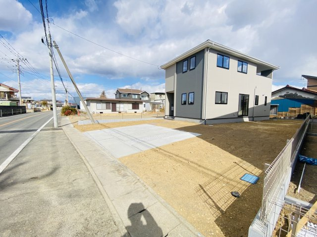 新築　伊勢崎市茂呂南町１期　１号棟の駐車場|現地写真　駐車スペースは並列3台分可能です！
