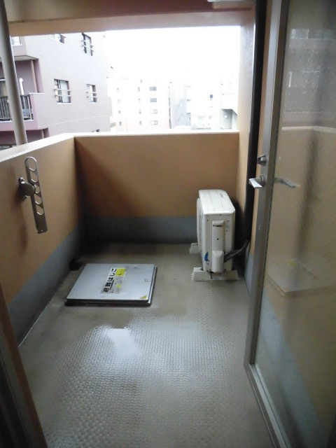 大阪市中央区徳井町２丁目の賃貸マンションのバルコニー