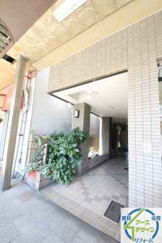 Sキューブほんまちのエントランス