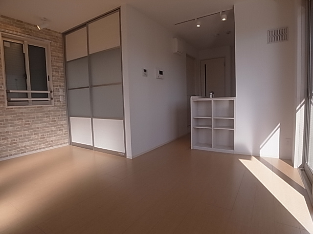 神戸市兵庫区南逆瀬川町のアパートの居間・リビング|室内