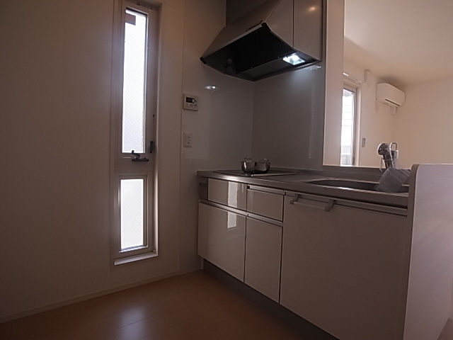 神戸市兵庫区南逆瀬川町のアパートのキッチン|システムキッチン（ＩＨ２口）