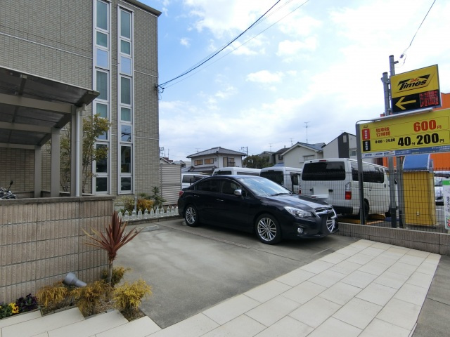 プリマクラッセの駐車場