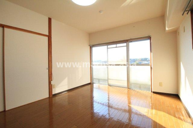 アモント中村の洋室