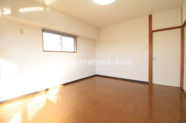 アモント中村の洋室