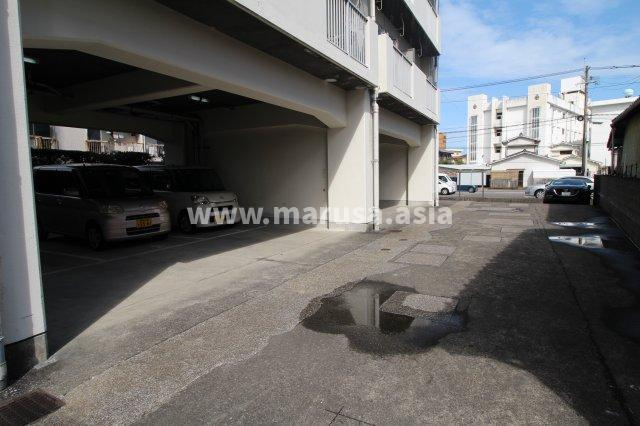 アモント中村の駐車場