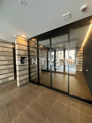 【エントランス】 | ＡＲＣＯＢＡＬＥＮＯ　ＴＯＧＯＳＨＩＧＩＮＺＡ | 清潔なエントランスです