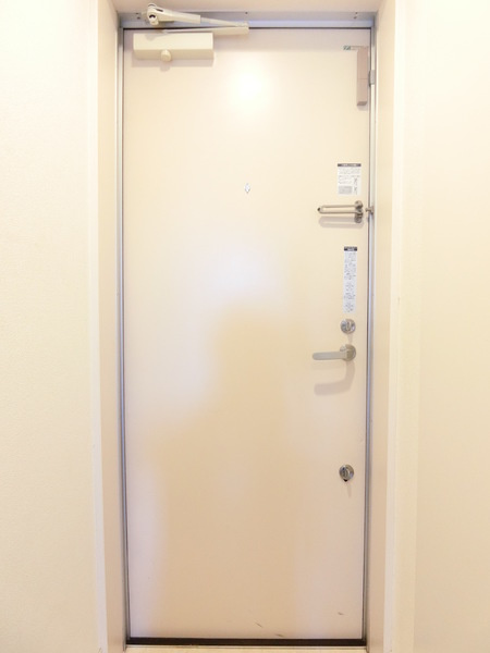 リブリ・ブランドール湘南台の玄関