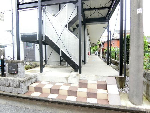 リブリ・ブランドール湘南台のエントランス