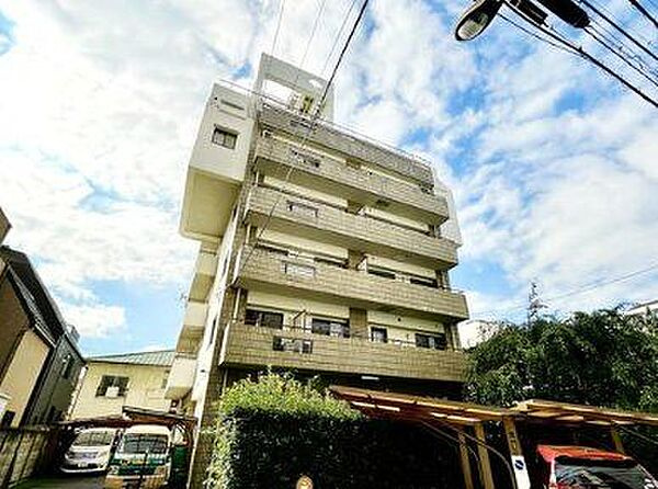 パールグリーン新宿の外観