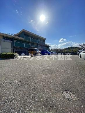 福岡市早良区梅林７丁目の賃貸マンションの駐車場