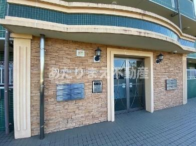 福岡市早良区梅林７丁目の賃貸マンションのエントランス
